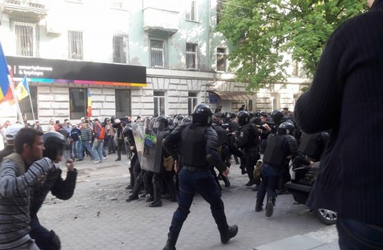 {Презираемая власть готовится к протестам} Молдавские Ведомости