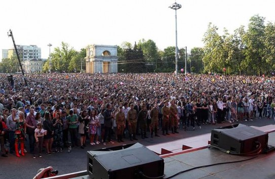 {Более 80 тысяч человек приняли участие в концерте ко Дню Победы на ПВНС} Молдавские Ведомости