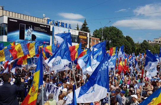 {Многотысячный митинг в Бельцах против изменения избирательной системы} Молдавские Ведомости