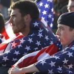 "Американцы за границей уже не ведут себя столь развязно, уже не улыбаются прежними непосредственными широкими улыбками"