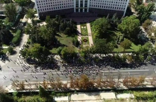 {Правая оппозиция объявляет протесты на 1 октября } Молдавские Ведомости