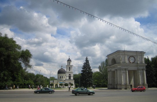 {На главной площади свет клином не сошелся } Молдавские Ведомости