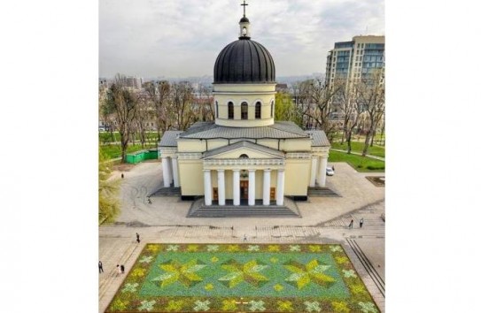 {Цветочный ковер в сквере Кафедрального собора будет разобран} Молдавские Ведомости