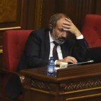 Армянский парламент отказался назначить лидера оппозиции премьером