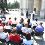 Один предлагает решения проблем, другой игнорирует. Какой примар нужен Кишиневу?