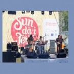 Живая музыка на инструментах, питаемых от солнечной энергии, на Sun dă-i Fest 