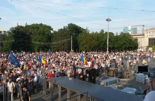 {В Кишиневе объявлен протест на 18.00 и марш в защиту демократии, который состоится в воскресенье, в 14.00} Молдавские Ведомости