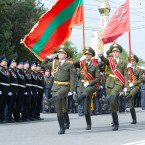 Парень три дня шел пешком из Приднестровья в военной форме и шлепанцах, чтобы получить молдавский паспорт