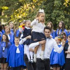 Новый учебный год: первоклассников больше, в целом учеников меньше