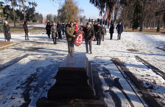 {В Кишиневе отдали дань памяти Неизвестному солдату} Молдавские Ведомости