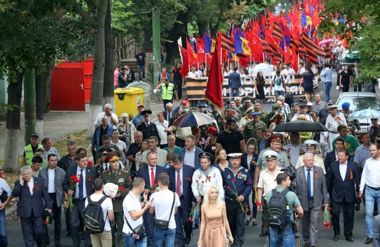 {Первомайская демонстрация в Кишиневе под эгидой социалистов } Молдавские Ведомости