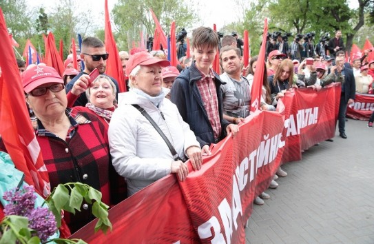 {Социалисты организовали 10-тысячный первомайский марш } Молдавские Ведомости