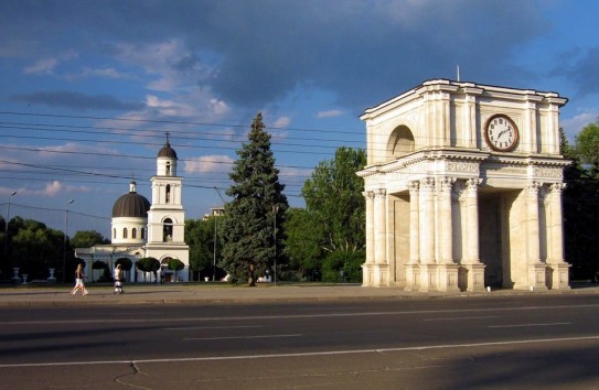 {Додон: Надеюсь, что к следующему Дню города у Кишинева будет компетентный мэр-профессионал  } Молдавские Ведомости