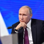 Путин подписал закон о людях - иностранных агентах 