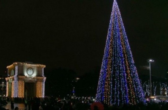 {В центре столицы в новогоднюю ночь обещают грандиозный концерт} Молдавские Ведомости