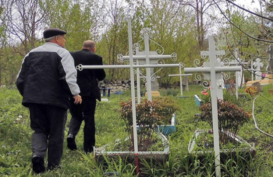 {Сельские погосты стали ходовым товаром в Молдове} Молдавские Ведомости