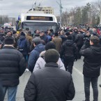 Премьер: Требовать вывода российских войск бесполезно, нужно вести переговоры