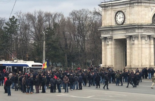 {За протестами волонтеров стоят Плахотнюк, Шор и Pro Moldova} Молдавские Ведомости