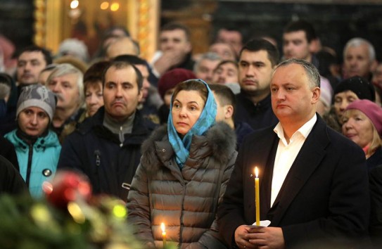 {В пасхальную ночь в церковные дворы будут пускать по трое } Молдавские Ведомости