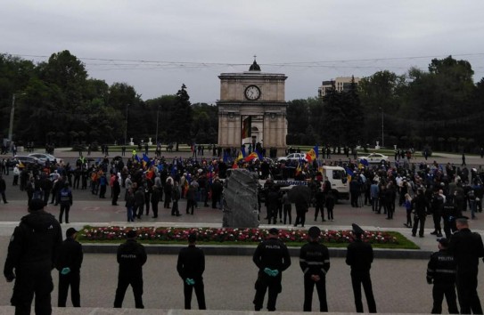 {В центре Кишинева проходит протест ветеранов} Молдавские Ведомости