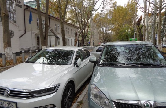 {Парковки в столице: громадье планов, а что наяву} Молдавские Ведомости