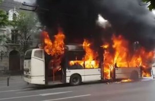 {В Бухаресте на ходу вспыхнул троллейбус} Молдавские Ведомости