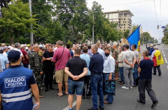 {Ветераны добились бесплатного медполиса} Молдавские Ведомости