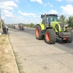 Сельхозпроизводители убирают технику с улиц, но говорят, что не сдаются