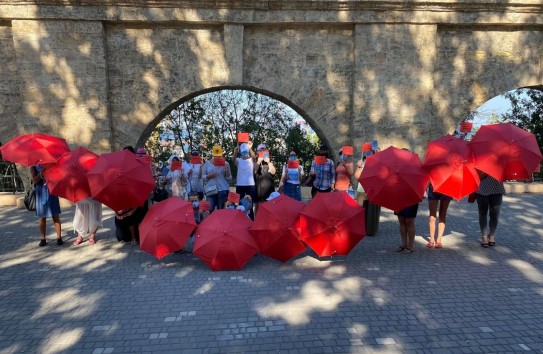 {В Одессе прошел «прайд» в честь международного дня гордости секс-работников } Молдавские Ведомости