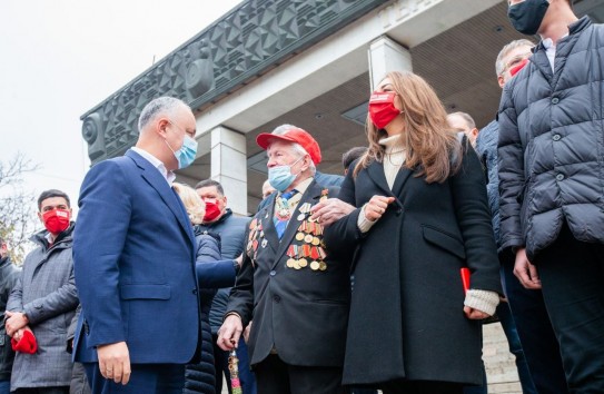 {В Кишиневе прошел митинг в поддержку Додона} Молдавские Ведомости