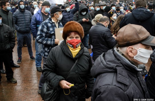 {Эксперт: Достаточно паре "независимых" депутатов поменять ориентацию - и страну ждет правительственный кризис } Молдавские Ведомости