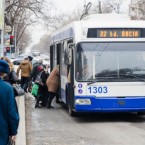 Жители Кишинева жалуются на скопление пассажиров в транспорте