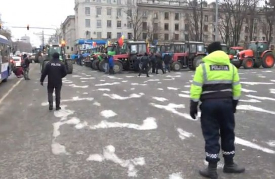 {Организаторы протестов аграриев призвали собраться в четверг перед парламентом} Молдавские Ведомости