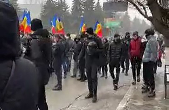 {Протесты в Бельцах против решения КС по русскому языку} Молдавские Ведомости