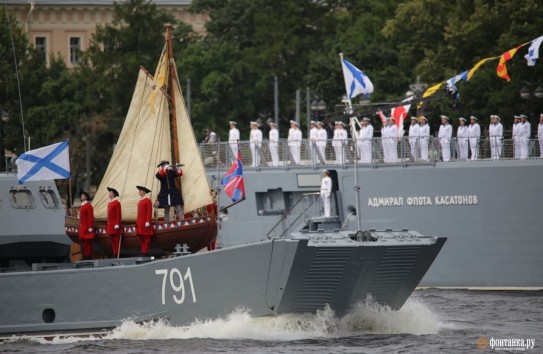 {В Петербурге и Кронштадте прошел главный военно-морской парад в День ВМФ} Молдавские Ведомости