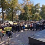 Перед зданием парламента проходит протест: «Скажем "Нет" диктатуре»