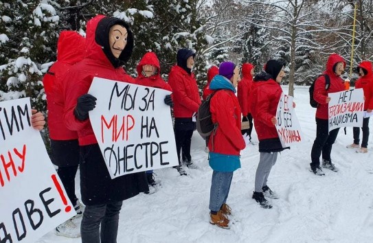 {В Кишиневе перед посольством Украины прошел антивоенный митинг: "Мы не хотим Украину в Молдове"} Молдавские Ведомости