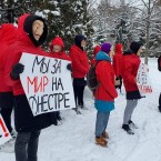 В Кишиневе перед посольством Украины прошел антивоенный митинг: "Мы не хотим Украину в Молдове"