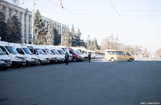 {Перевозчики бастуют: перевозки по стране будут приостановлены на три дня} Молдавские Ведомости