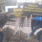 Кизяк-челендж. В центре Кишинева прошел протест против повышения тарифов на газ и отопление