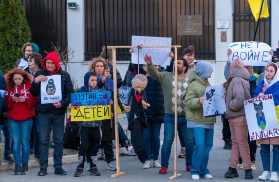 {Санду об акции перед посольством РФ: Она не угрожала безопасности сотрудников} Молдавские Ведомости