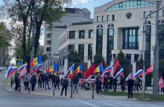 {Митинги в поддержку молдо-российской дружбы и Георгиевской ленты прошли в городах Молдовы} Молдавские Ведомости