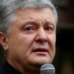 Порошенко пытался уехать с Украины, но его не выпустили