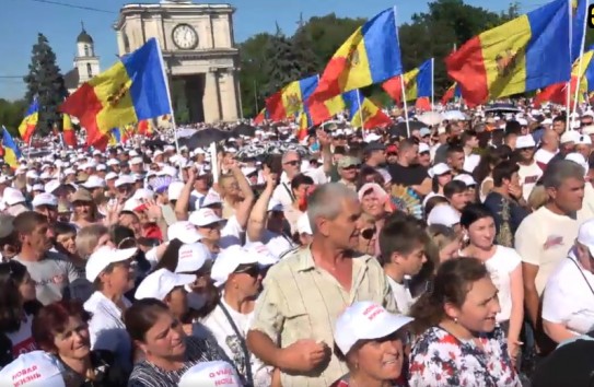 {В центре Кишинева проходит массовый протест } Молдавские Ведомости