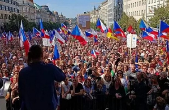 {В Праге прошел крупный антиправительственный митинг за нейтралитет по Украине} Молдавские Ведомости