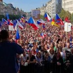 В Праге прошел крупный антиправительственный митинг за нейтралитет по Украине