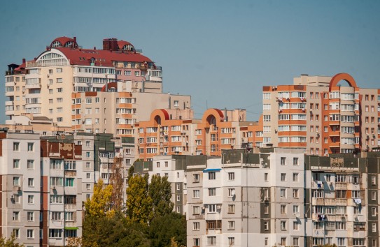 {Эксперт: Многие застройщики остановили строительство новых домов} Молдавские Ведомости