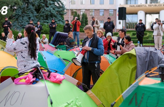 {Полиция снова рекомендовала мэру Кишинева обязать организаторов изменить место протеста у парламента} Молдавские Ведомости