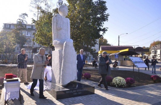 {В Кишиневе открыли памятник Титулеску} Молдавские Ведомости