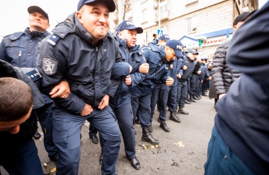 {Около 80 человек задержаны полицией на протесте Партии "Шор"} Молдавские Ведомости